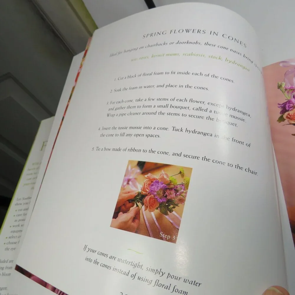 Southern Living Simple Flower Arranging by Lauren Brooks Hardcover